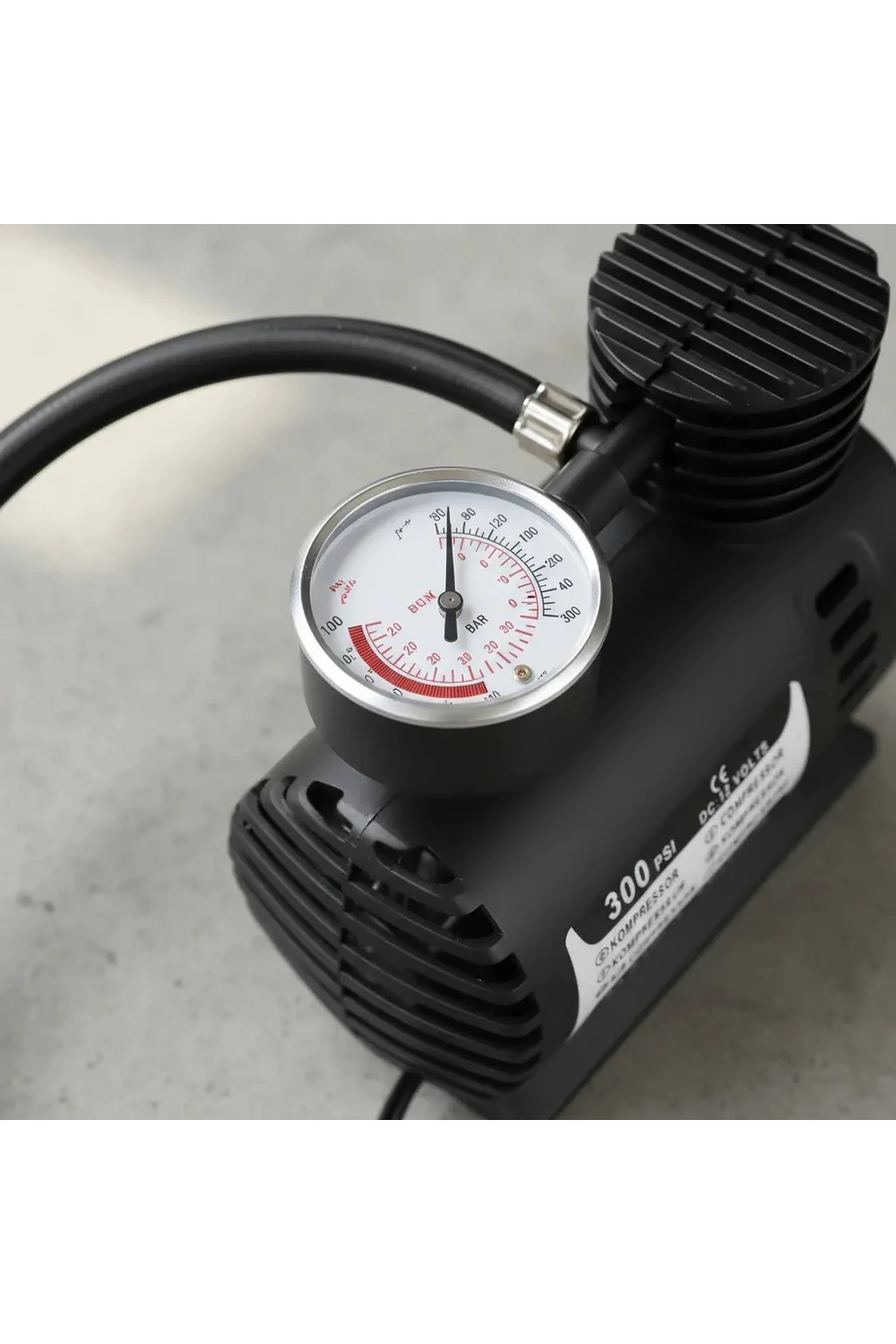 Mini Compresor Inflador Aire 12v Eléctrico + Manómetro Auto Mini Compresor Inflador Aire 12v Eléctrico + Manómetro Auto