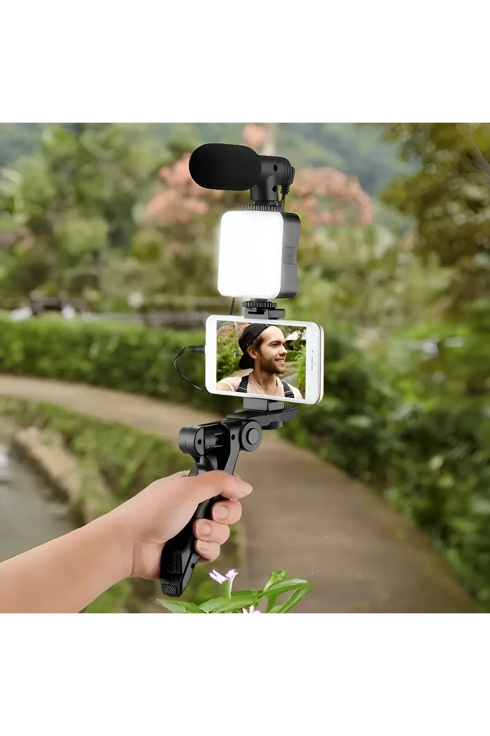 Trípode Para Celular Con Micrófono 3.5mm Y Luz Led Portatil Trípode Para Celular Con Micrófono 3.5mm Y Luz Led Portatil