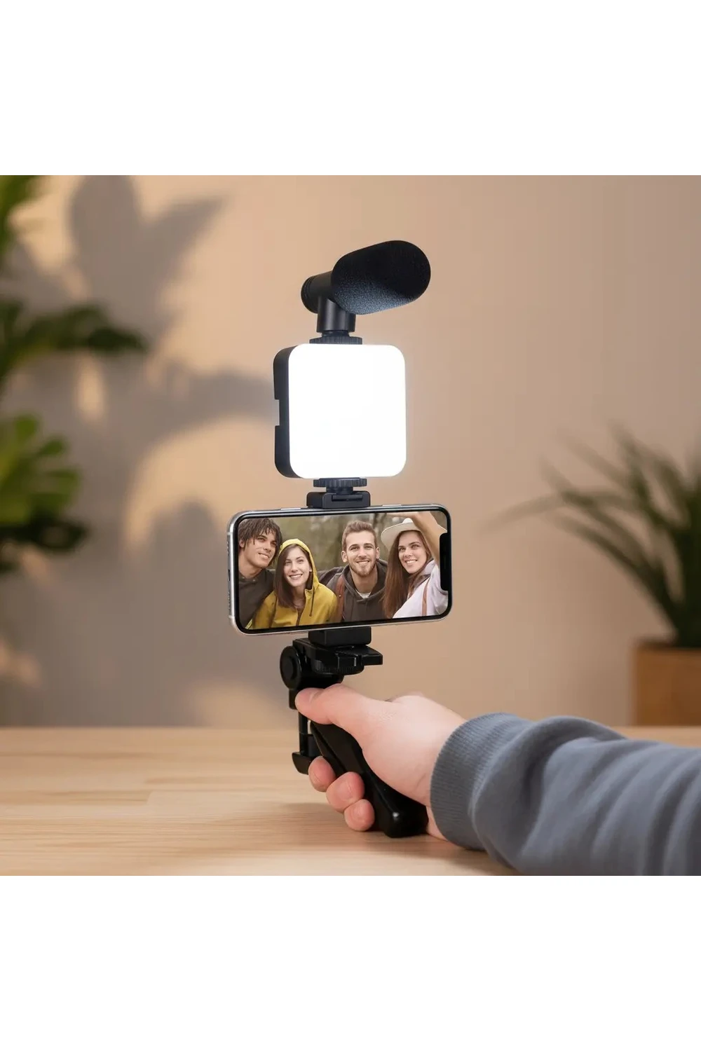 Trípode Para Celular Con Micrófono 3.5mm Y Luz Led Portatil Trípode Para Celular Con Micrófono 3.5mm Y Luz Led Portatil